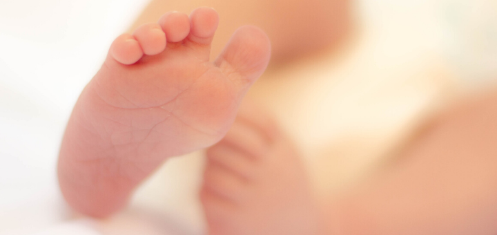 Image of baby feet. - Amazon baby registry review 