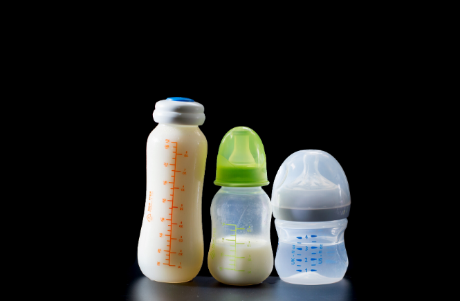 How does breast milk look like - Mother and baby love blog breastfeeding guide